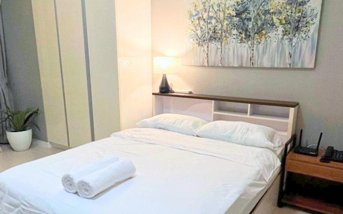 Modern condo, (3) min walk to Ayala, near IT Park