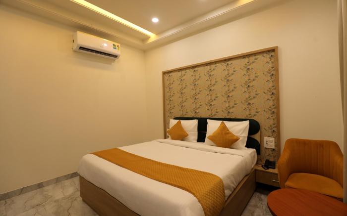 Hotel Chandrodaya Orchid - Near Banke Bihari Temple and Near Prem Mandir