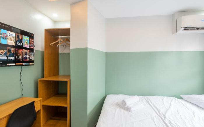 St. Marvin Studio M702