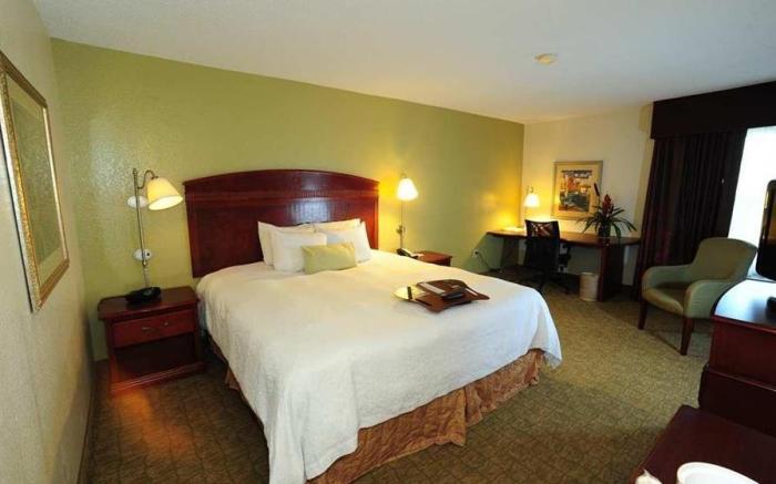 Hampton Inn & Suites Nashville-Airport