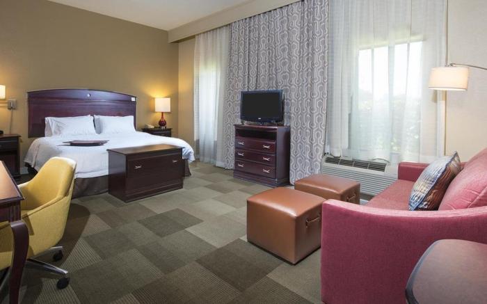 Hampton Inn & Suites Pensacola I-10 N at Univ. Town Plaza