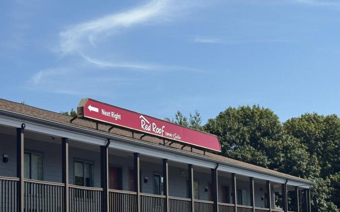 Red Roof Inn & Suites Swansea