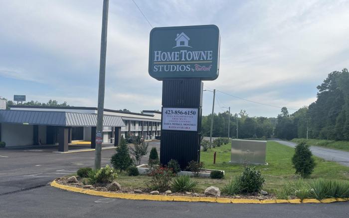 HomeTowne Studios by Red Roof Athens, TN