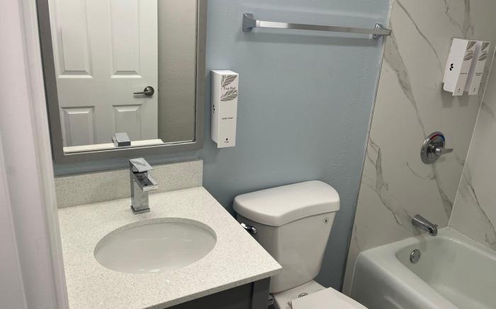 HomeTowne Studios by Red Roof Athens, TN