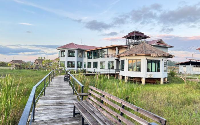 Nabua Thalenoi Resort นาบัว ทะเลน้อย รีสอร์ท