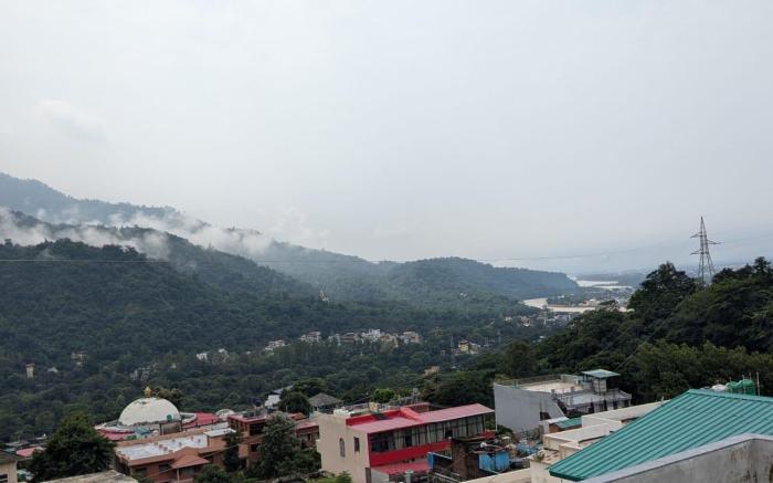 MOONSHIVA STAY and CAFE