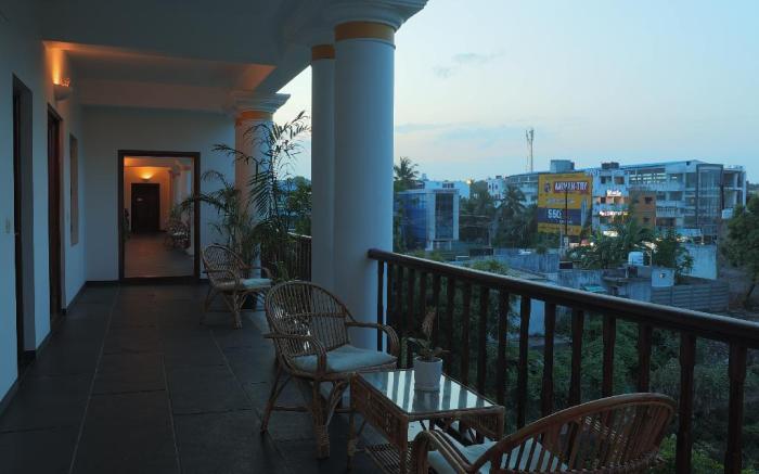 The Colonial Courtyard