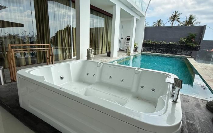 Sean Villa Senggigi Lombok, @4 Bedroom and Jacuzzi