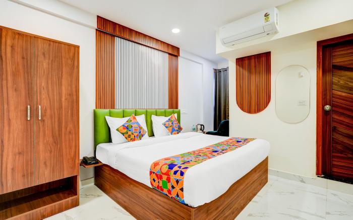 FabHotel Leon Square