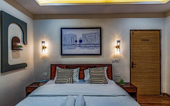 Snowdrop 3BR-FF| Mall road Mussoorie by Homeyhuts