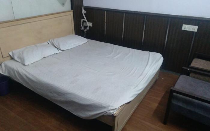 Goroomgo Maharaja Palace Agra