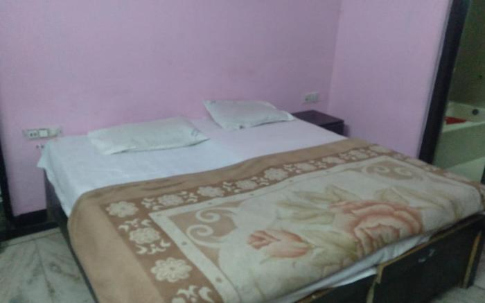 Goroomgo Maharaja Palace Agra