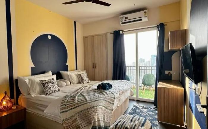 Spacious jacuzzi in 1BHK | 19th floor