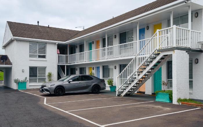 Waves Motel and Apartments