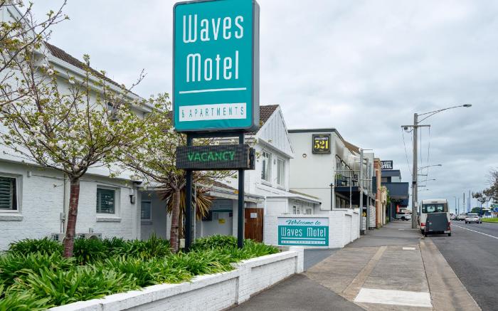 Waves Motel and Apartments