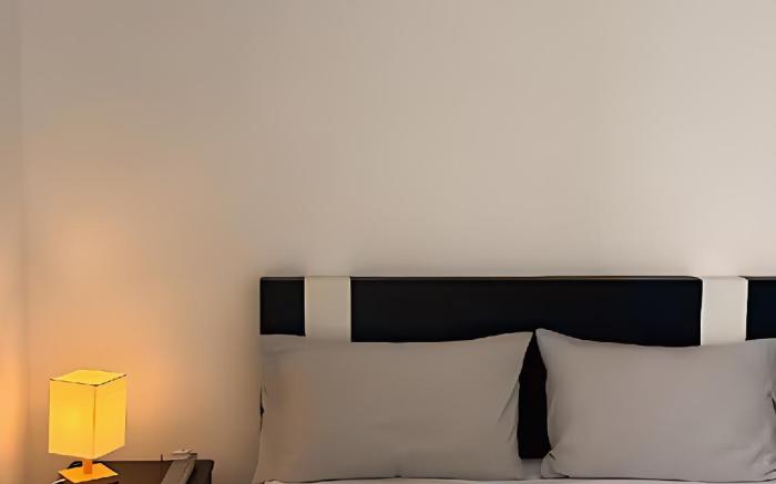 Studio MV-18 | Balcony + Kitchen