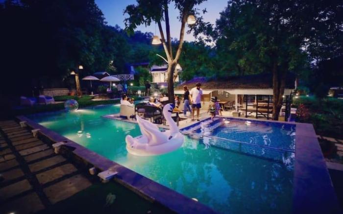 Hillside Hangout Chilling Zone - a place to chill.