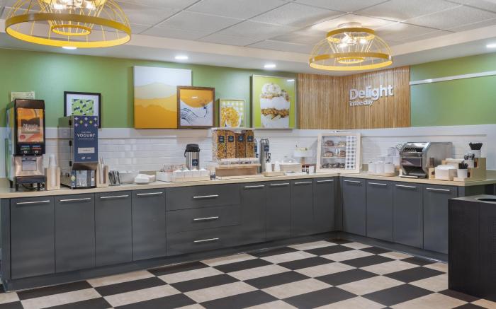 Spark by Hilton Atlanta Airport South College Park