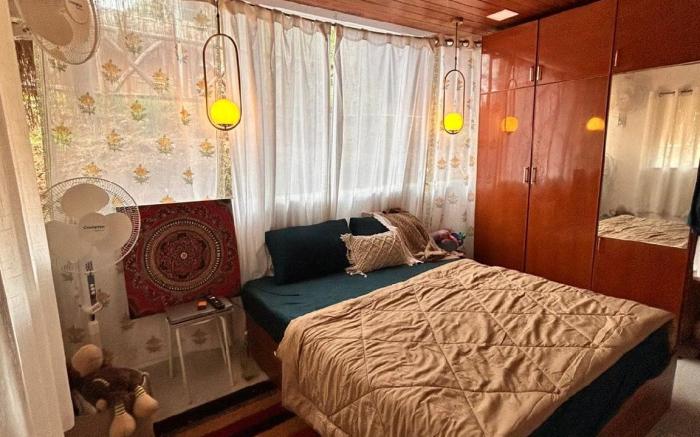 Cozy room in Kanthalloor w/ Attached shared Bathrm