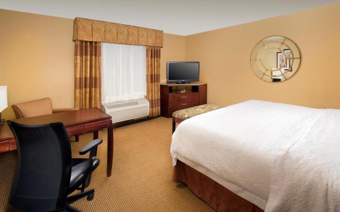 Hampton Inn & Suites San Antonio-Airport