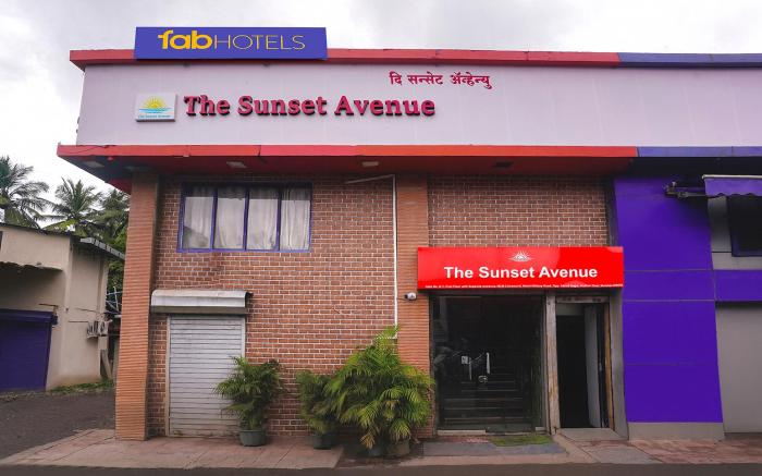 Via The Sunset Avenue