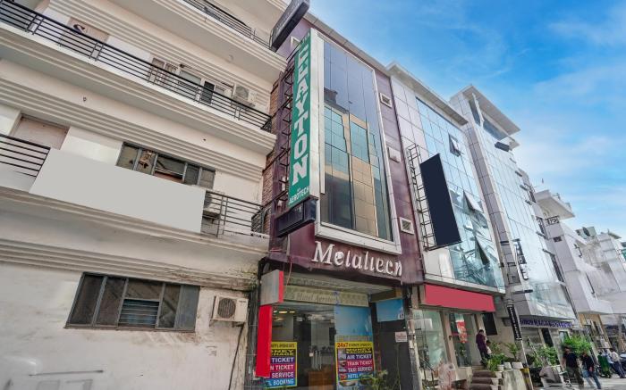 FabHotel Clayton - Near Delhi Airport