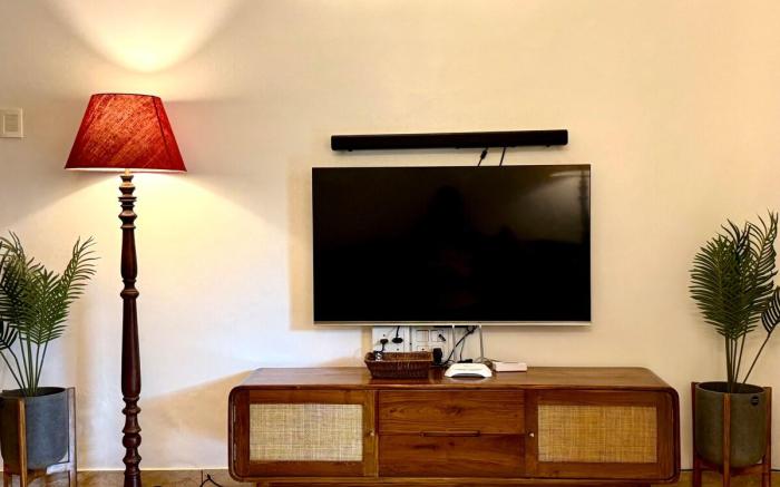 Poolside Vibes | chill , unwind