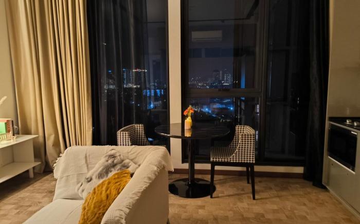 Expressionz B1606 1BR KLCC by Laze Home