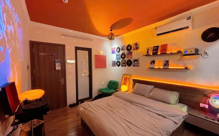605 Disco Room - Amoureux Homestay