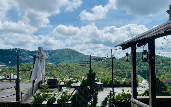 CLOUDY HILLSIDE BOUTIQUE