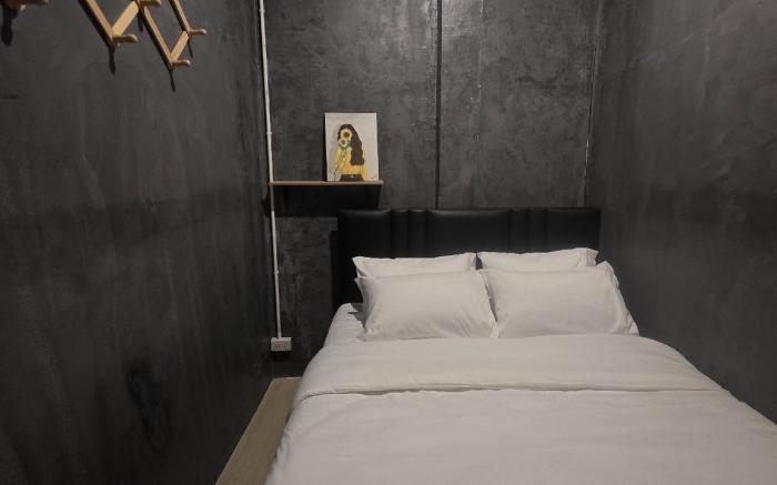 Khlongsan Hostel Bar and Cafe