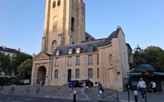 center,5 minute Eiffel and Louvre meusm,nice apart