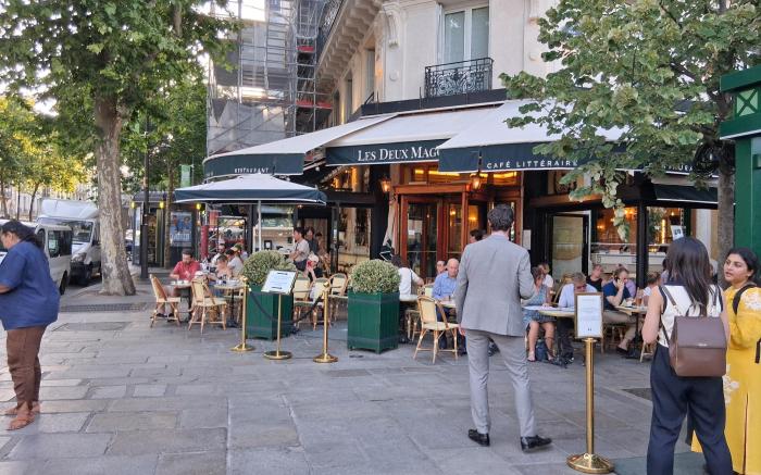 center,5 minute Eiffel and Louvre meusm,nice apart