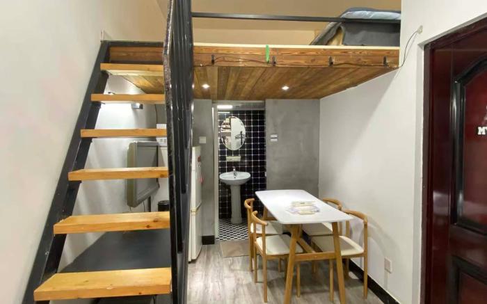 {颡道}富民路/静安区/外滩/东方明珠/陆家嘴/豫园/人民广场/南京路步行街/独享一居室