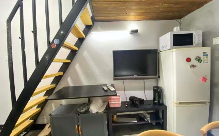 {颡道}富民路/静安区/外滩/东方明珠/陆家嘴/豫园/人民广场/南京路步行街/独享一居室