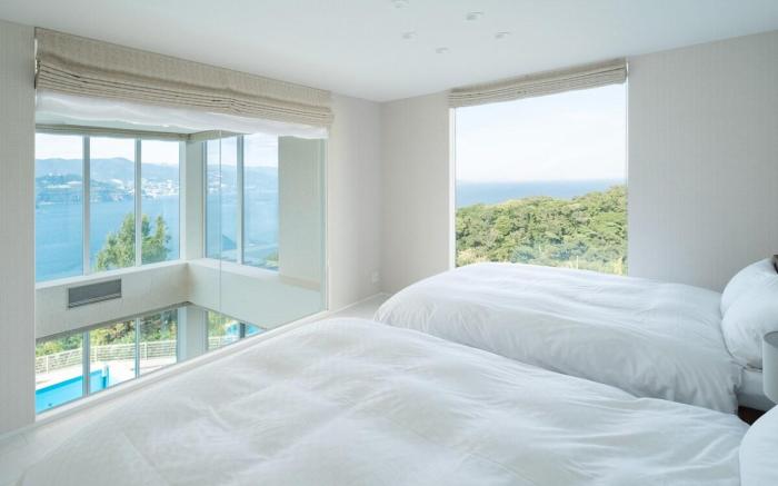 SUSリゾート｜海一望！南熱海に佇む温水プール付き絶景新築Luxury Villa｜温泉×贅沢ステイ