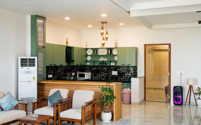 Grandeur 8 BHK Farm w/ pool, Garden & Bonfire