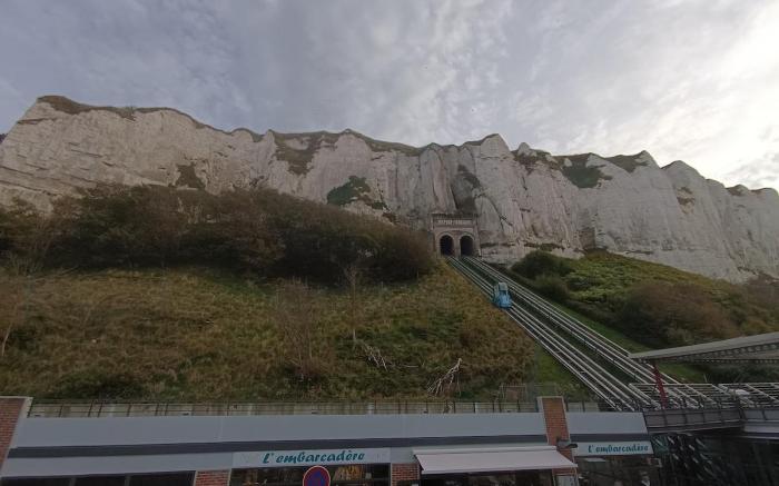 L'échappée belle face aux falaises