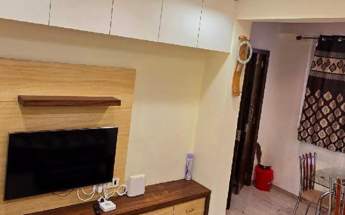 2 bhk flat in middle of city