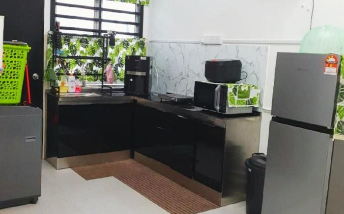 Senai 12pax RestHome near Senai Airport