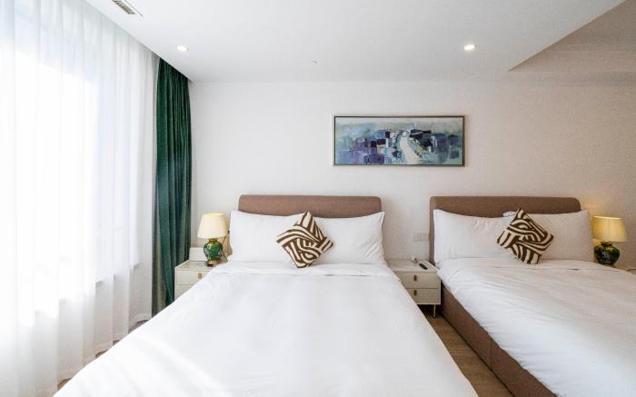 Tyms Spacious 1BR APT Xujiahui Jiahui Internationa