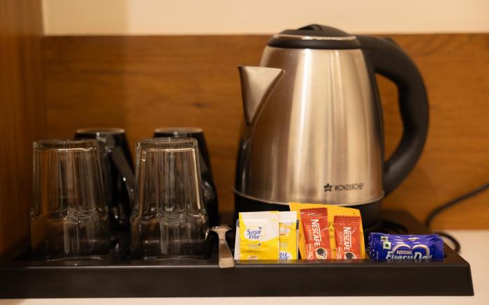 Pravasa Stay, Bapat Square