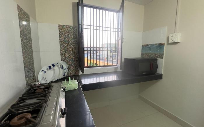 Spacious 2BHK w/ Rooftop Grass, 300m to Assi Ghat