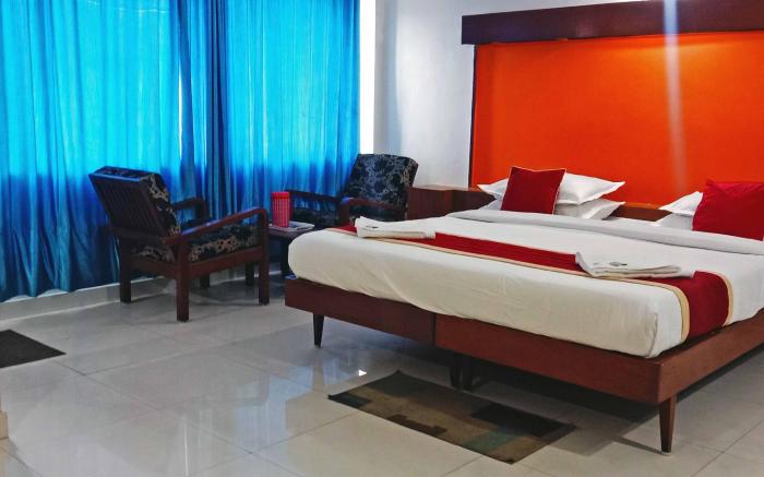 Royal Palace Near Acropolis Mall