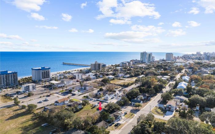 5 Bedrm 2 King Central Huge Private Yard/Deck/BBQ