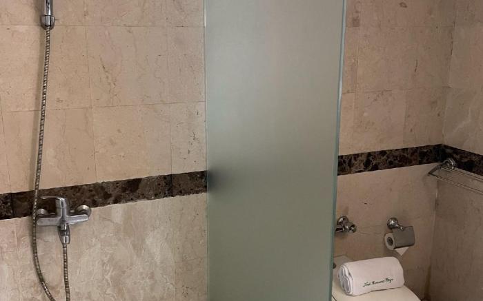 Toeti Roosseno Plaza