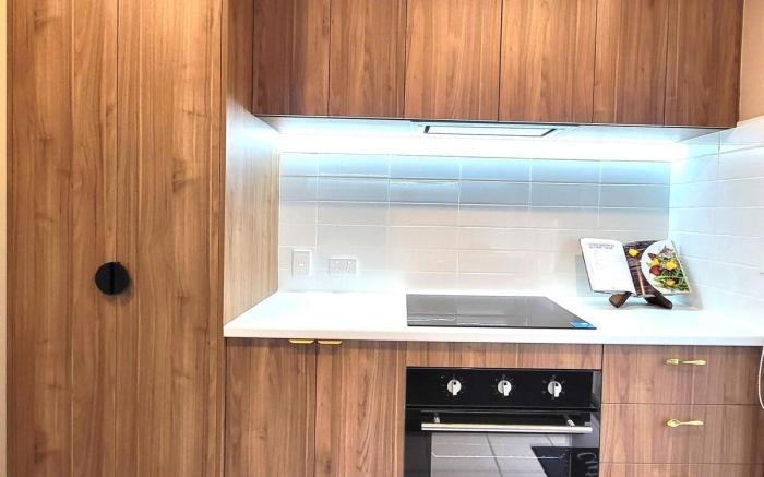 A slice of Melbourne! Room 1 Shared Bath/ Kitchen.