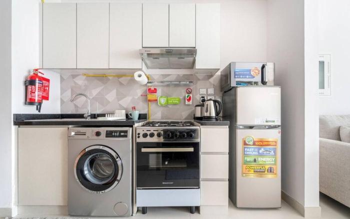 Bright and Chic Studio near Downtown pets allowed