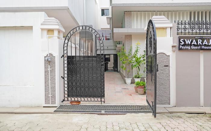 FabHotel Swaraj - Sankat Mochan Temple