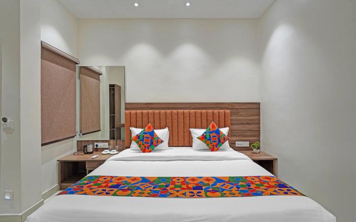 FabHotel Swaraj - Sankat Mochan Temple